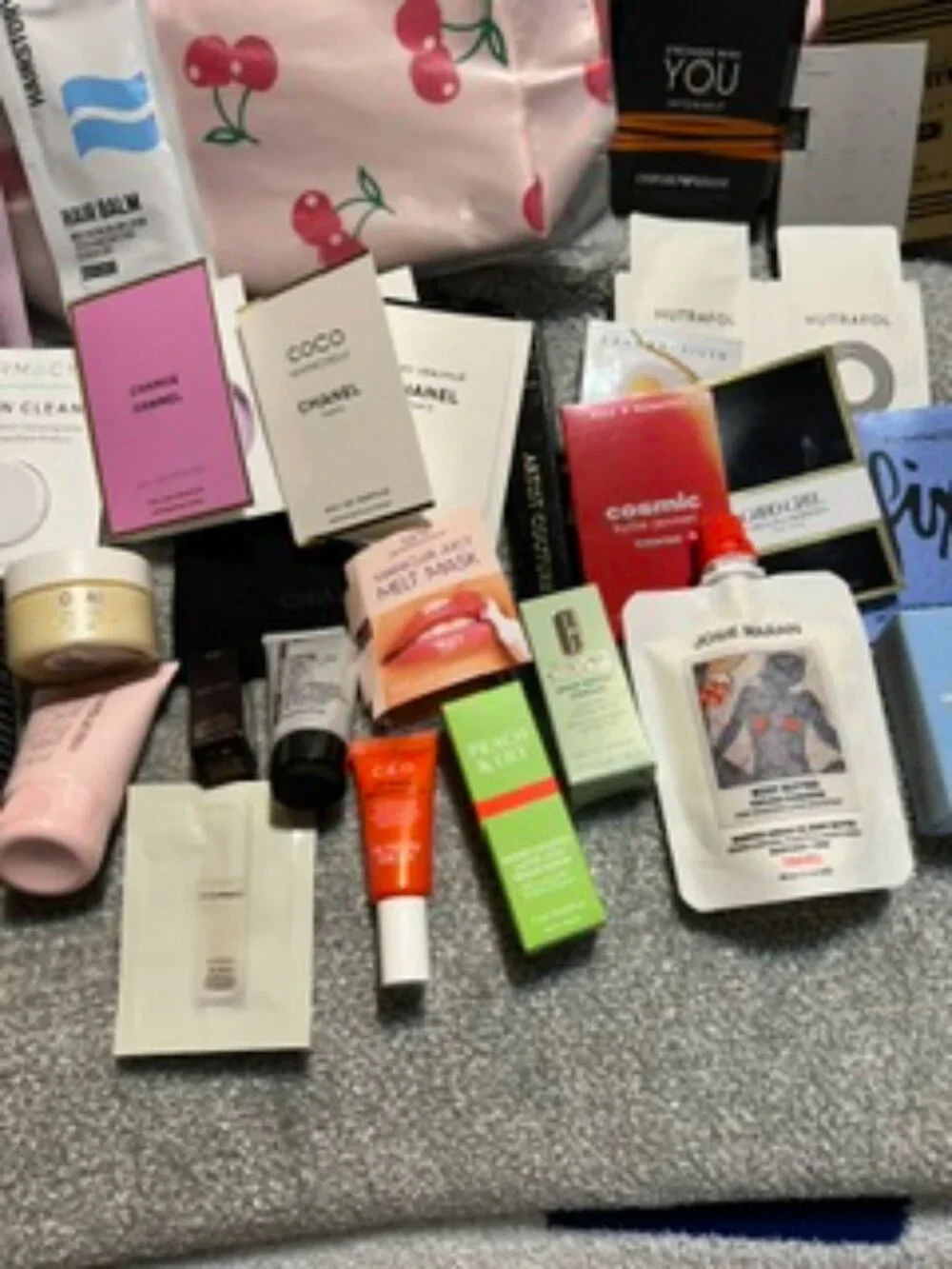 NWT 40 Item Luxury Beauty Sample & Deluxe Fragrance, Makeup, Hair, Beauty Bundle